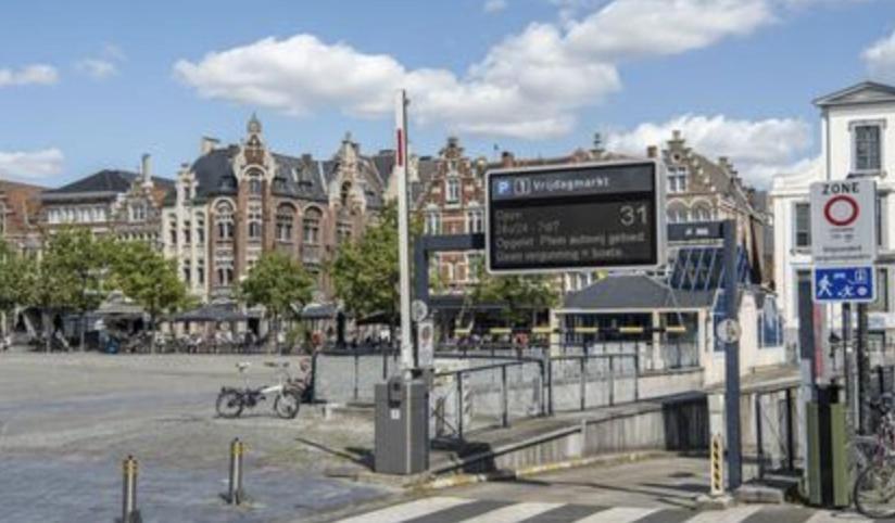 Right In The City Center Your Ghent Getaway Екстериор снимка